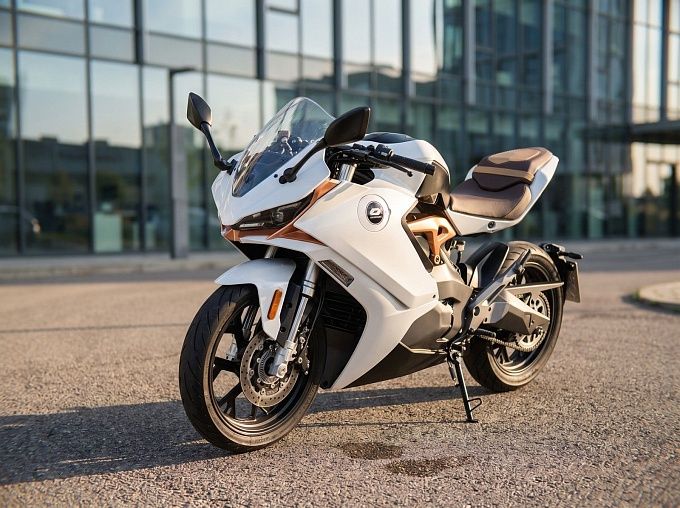 Электромотоцикл QJ MOTOR RX5000D Белый с золотыми вставками купить в интернет-магазине ElectronMotors